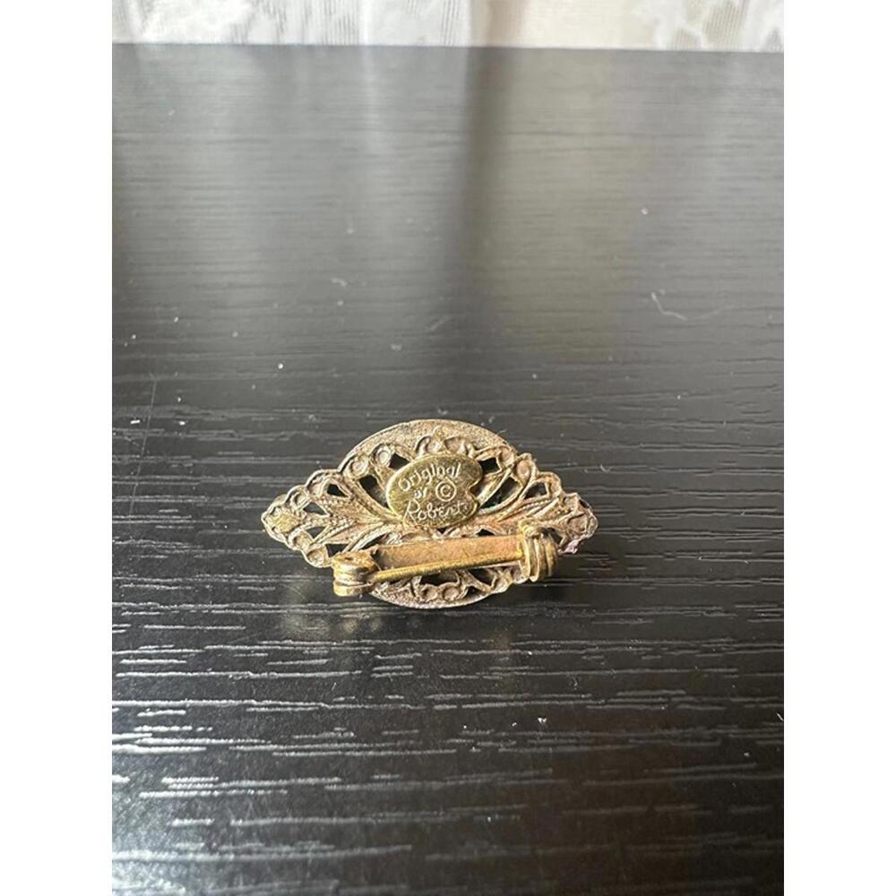Vintage Original © Robert Blue Cabochon Brooch – Ornate Gold-Tone Pin - Picture 2 of 2